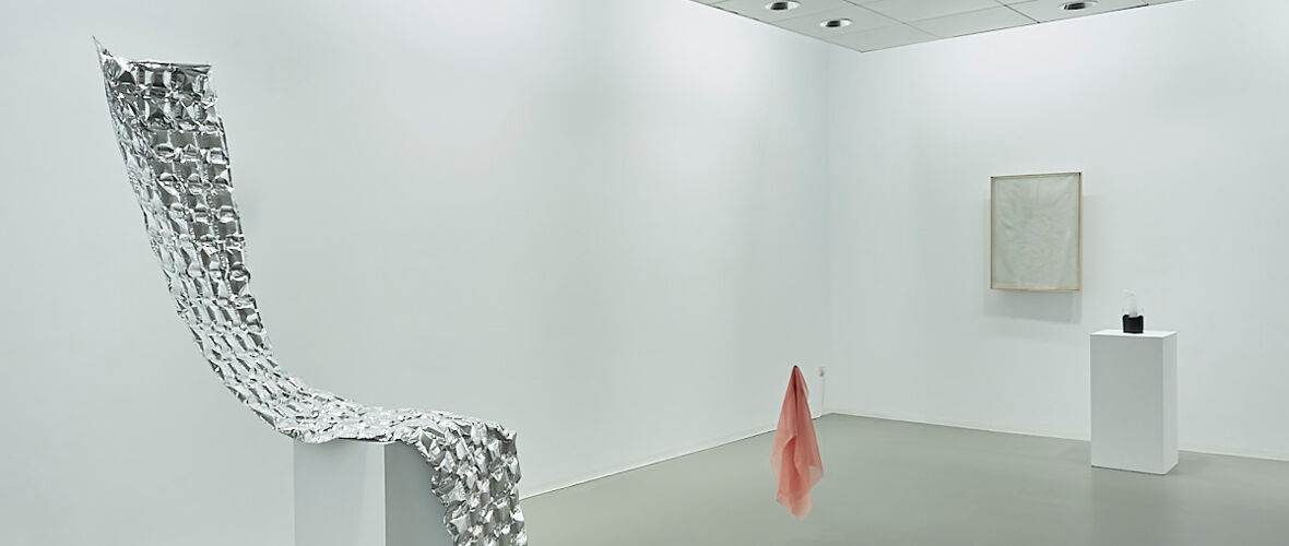 Galerie Hollenstein – Kunstraum und Sammlung, Ausstellung "Bezugsstoffe" Galerie Hollenstein – Kunstraum und Sammlung, Ausstellung "Bezugsstoffe"