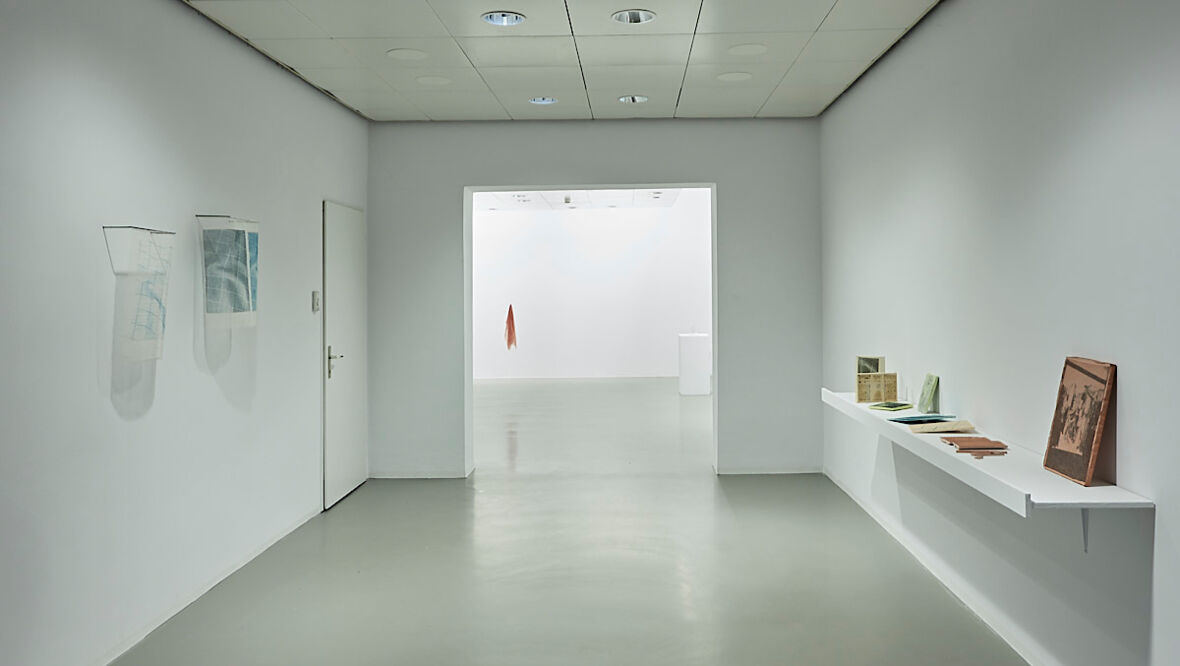 Galerie Hollenstein – Kunstraum und Sammlung, Ausstellung "Bezugsstoffe"