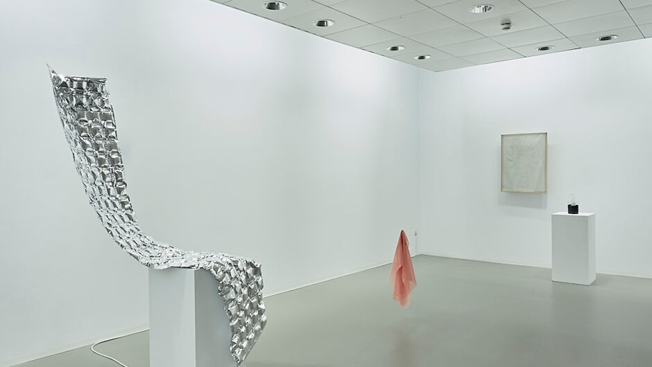 Galerie Hollenstein – Kunstraum und Sammlung, Ausstellung "Bezugsstoffe" Galerie Hollenstein – Kunstraum und Sammlung, Ausstellung "Bezugsstoffe"