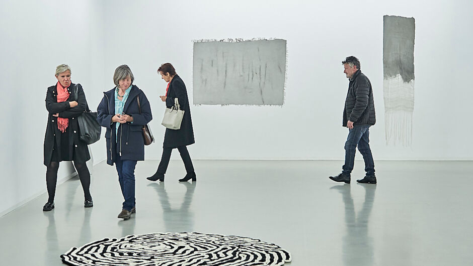 Galerie Hollenstein – Kunstraum und Sammlung, Ausstellung "Bezugsstoffe" Galerie Hollenstein – Kunstraum und Sammlung, Ausstellung "Bezugsstoffe"