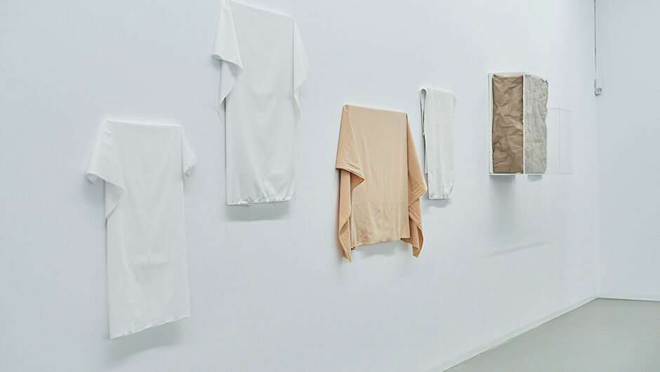 Galerie Hollenstein – Kunstraum und Sammlung, Ausstellung "Bezugsstoffe" Galerie Hollenstein – Kunstraum und Sammlung, Ausstellung "Bezugsstoffe"